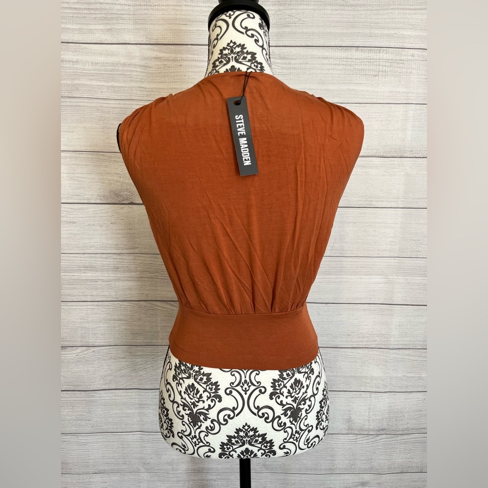 Steve Madden | NWT Burnt Orange Janina V-Neck Sienna Crop Top - Picture 3 of 8